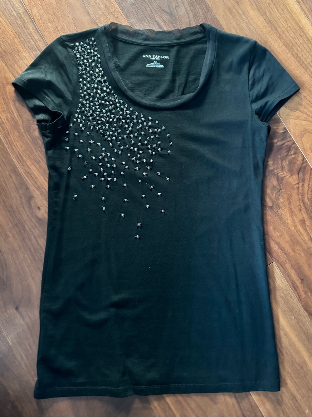 [Ann Taylor] Black Short-Sleeve Scoop Neck Top with Bead Embellishment